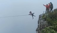 Za adrenalinske zavisnike koji su spremni da idu do kraja: Skakala bandžijem pa je progutala magla