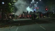 Huligani zapalili kontejnere na Bulevaru tokom protesta