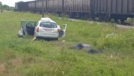 Strašna železnička nesreća kod Šapca: U sudaru automobila i voza poginulo je dvoje odraslih