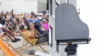 Pijanista održao koncert na 40 metara visine i to viseći naopako