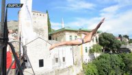 Uprkos koroni, skače se sa starog mosta u Mostaru u ledenu Neretvu: Poleć' sokole!