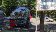 Užasna nesreća u Beogradu: Autobus udario i priklještio ženu za drvo, uviđaj u toku
