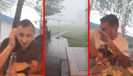 Darko Lazić uživao na ručku, a onda je počela oluja! Pevač kisne ispod suncobrana, ali bezuspešno