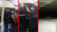 Trojica migranata tinejdžera pronađena u duplom krovu kombija