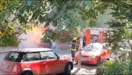 Buknuo požar u Beogradu: Vatrogasci za nekoliko minuta stigli na teren i sprečili širenje vatre