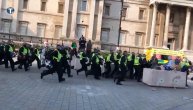 London: Građani na ulicama zbog mera protiv korone, došlo do sukoba sa policijom