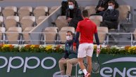 Ne, opet! Novak Đoković pogodio linijskog sudiju lopticom ali ovoga puta je to drugačije