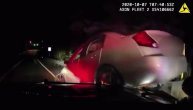 Prizor kao na filmu: Bežao od policije pa im komotno pregazio vozilo