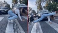 Gužva u saobraćaju: Lepotica zamešala kukovima i izvela vrtoglavi performans na sred ulice