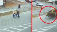 Bagerista prešao preko žene na pešačkom: Prolaznici je podigli nepovređenu