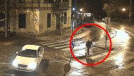 Udario bakicu na pešačkom i otišao kao da je okrznuo trotoar, drugi auto stao da pomogne