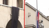 Na zgradi Patrijašrije postavljen crni flor, zastava na pola koplja