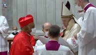 Dao im po prsten i crvenu kapu beretu: Papa Franja uzdigao na položaj 13 novih kardinala