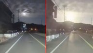 Snažan bljesak meteora iznad neba na Japanu