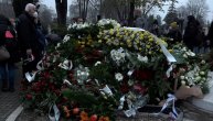 Na hiljade ljudi oprostilo se od Džeja: Grob prepun cveća
