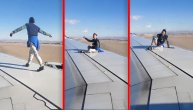 Avion bio u sred samog poletanja, kada su putnici na krilu primetili čoveka koji sedi