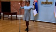 Orila se Skupština: Ana Bekuta nije odolela da ne pusti svoj glas u akustičnoj prostoriji