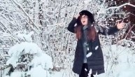 Dragana Mirković uživa u zimskim čarolijama