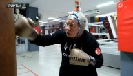 Ona ima 74 godine, Parkinsonovu bolest i svakodnevno trenira boks: Ova baka je pravi borac