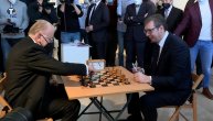 Vučić odigrao partiju šaha sa legendarnim Dudom Ivkovićem