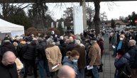 Kilometarska kolona ispred Beogradskog sajma: Građani čekaju na vakcinaciju