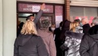 Haos u Domu zdravlja Zemunu u Šilerovoj: Svađa penzionera zbog redova za vakcinaciju