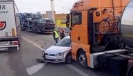 Karambol na auto-putu: Vozila pogrešnom trakom pa se zakucala pravo u šleper