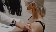 Nata se bocnula: Pevačica primila vakcinu protiv korone