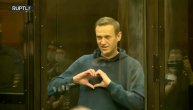 Navaljnom izrečena kazna zatvora: Tokom izricanja presude Aleksej se smeškao i poslao srce svetu