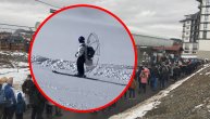 Propeler na leđa, skije na noge i uzbrdo uz stazu: Njemu ne treba ski pas niti čeka ispred žičare