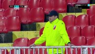 Lalatović posle isključenja našao idealno mesto da komanduje igrom ekipe, čuo se sve vreme