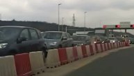 Srbi krenuli da praznuju: Kilometarske kolone kod Čačka, na naplatnoj rampi se čeka do sat vremena