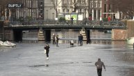 Građani se masovno klizali, bilo je i padova i lomova: Zaledili se kanali u Holandiji posle 3 godine