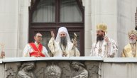 Nakon ustoličenja patrijarh Porfirije sa terase Patrijaršije blagosiljao narod