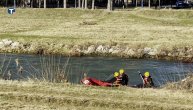 Tinejdžerka upala u Nišavu u Pirotu: Nosi je voda, vatrogasci i spasioci pokušavaju da je izvuku