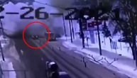 Da je dodao gas, bio bi raznesen: Vozač uleteo u iznenadnu ekploziju pored puta