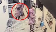 Krađa u centru Beograda: Žena usred bela dana ušetala u dvorište, razgledala, pa ukrala patike