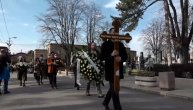 Sahrana Vlaste Velisavljevića: Pred sandukom belo cveće i tužna poruka njegove voljene Nade