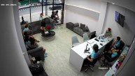 Motorista se "sudario" sa kozmetičkim salonom i prestravio lepotice