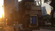 Celu kuću spakovao u jedan pikap: Jedna samo stvar da se otkači u vožnji, desila bi se tragedija!