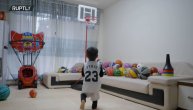 Jedva drži loptu u rukama, ali to vam se samo čini: Sa 3 godine je mađioničar s basketarom!