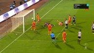 Partizan nekako uspeo da probije Spartak: Očajna reakcija odbrane, a onda je lopta "sela" Pavloviću!