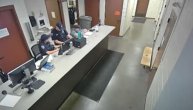 Uhapsili dementnu ženu, pa joj se rugali i podsmevali: Snimak iz policijske stanice zgrozio svet!