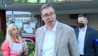 Vučić kratko novinarima rekao da je sa Šapićem razgovorao o mnogo čemu