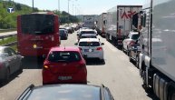 Kilometarska kolona na petlji kod Bubanj potoka na mestu gde je pre 2 dana autobus sleteo s puta