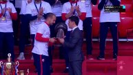 Uprkos povredi Borjan se ipak pojavio na dodeli pehara koji mu je uručio Marko Pantelić!