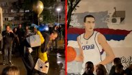 Spektakularan doček za Alekseja Pokuševskog posle prve NBA sezone: Baklje i mural zbunili košarkaša!