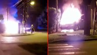Izgoreo auto u Kaću i to pored električne bandere: Vatra zahvatila žice, potpuni kurcšlus