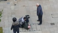 Kada se penzioneri potuku trotoari ostaju krvavi: Pored povreda postojao je rizik od srčanog udara