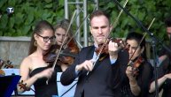 Stefan Milenković oduševio publiku u Botaničkoj bašti